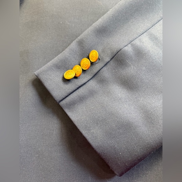 Ralph Lauren Classic Navy Blazer with Gold Buttons. 100% Wool. Size 48L. - Picture 8 of 10